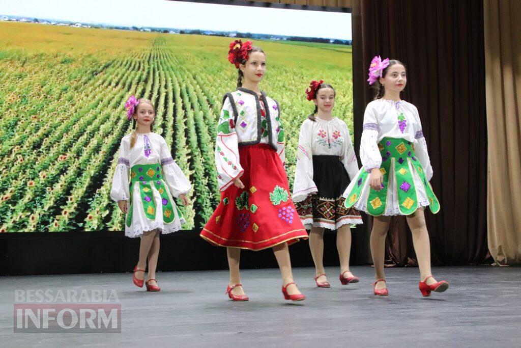 Дефіле у національних костюмах, обряди та велике хоро: як у Болграді пройшов «Bolgrad Ethno Fashion – 2026»
