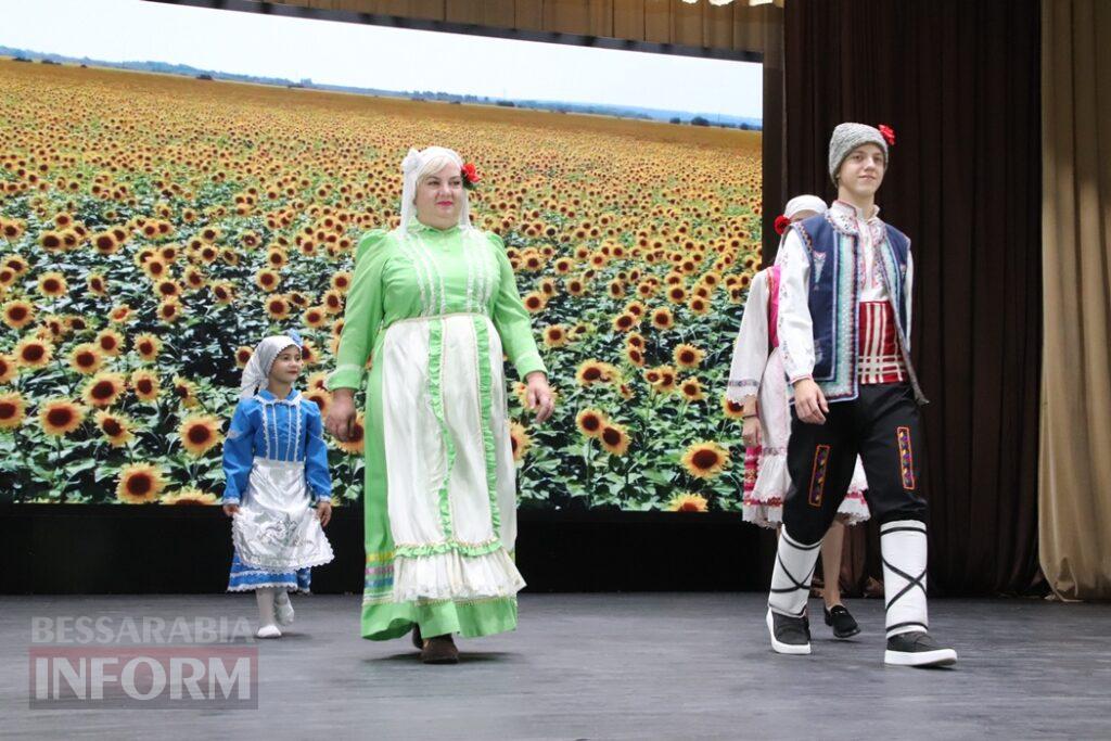 Дефіле у національних костюмах, обряди та велике хоро: як у Болграді пройшов «Bolgrad Ethno Fashion – 2026»