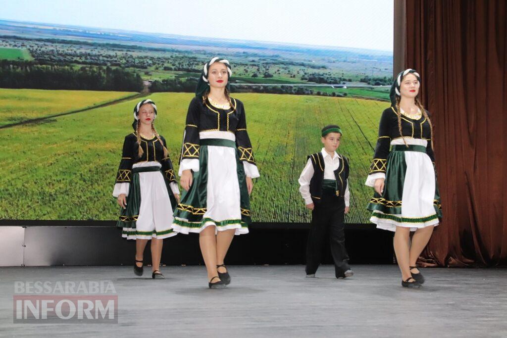 Дефіле у національних костюмах, обряди та велике хоро: як у Болграді пройшов «Bolgrad Ethno Fashion – 2026»