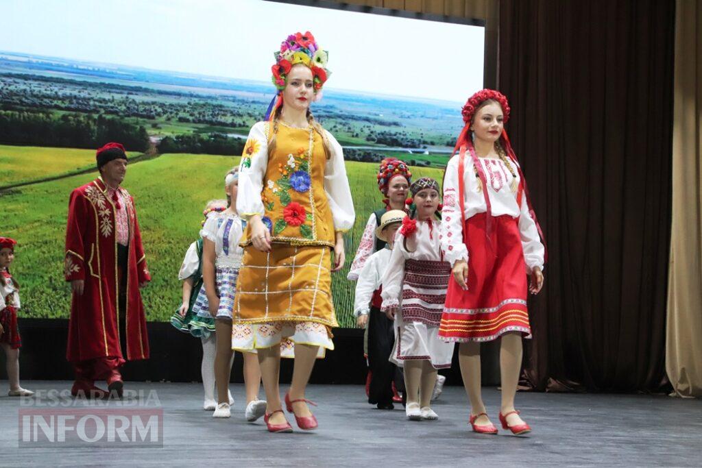Дефіле у національних костюмах, обряди та велике хоро: як у Болграді пройшов «Bolgrad Ethno Fashion – 2026»