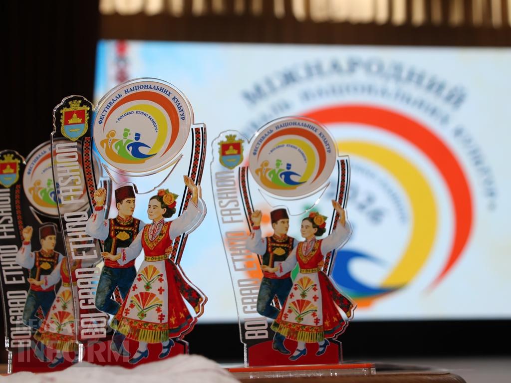 Дефіле у національних костюмах, обряди та велике хоро: як у Болграді пройшов «Bolgrad Ethno Fashion – 2026»