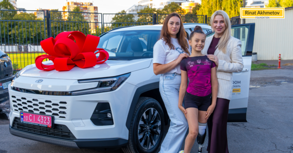 Гімнастка Олександра Паскаль, яка постраждала внаслідок ворожого удару по Затоці, отримала автомобіль від благодійників