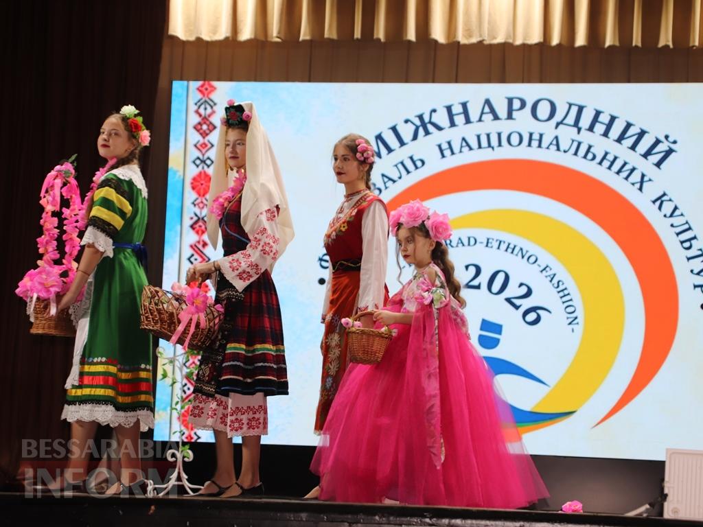 Дефіле у національних костюмах, обряди та велике хоро: як у Болграді пройшов «Bolgrad Ethno Fashion – 2026»