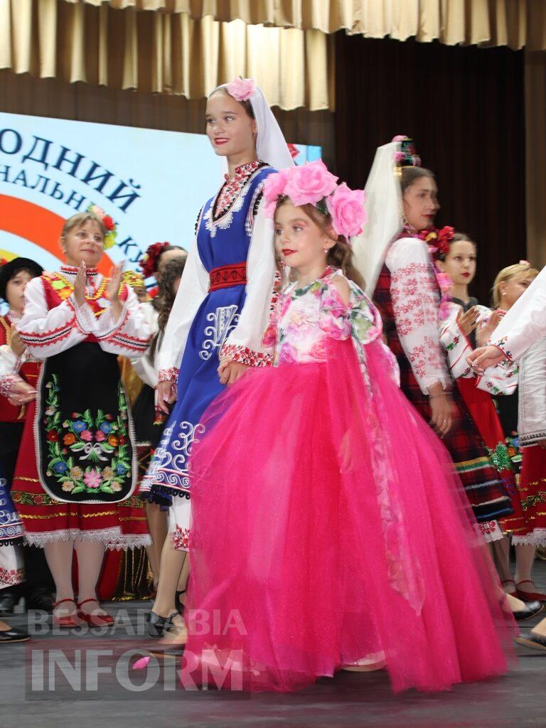 Дефіле у національних костюмах, обряди та велике хоро: як у Болграді пройшов «Bolgrad Ethno Fashion – 2026»