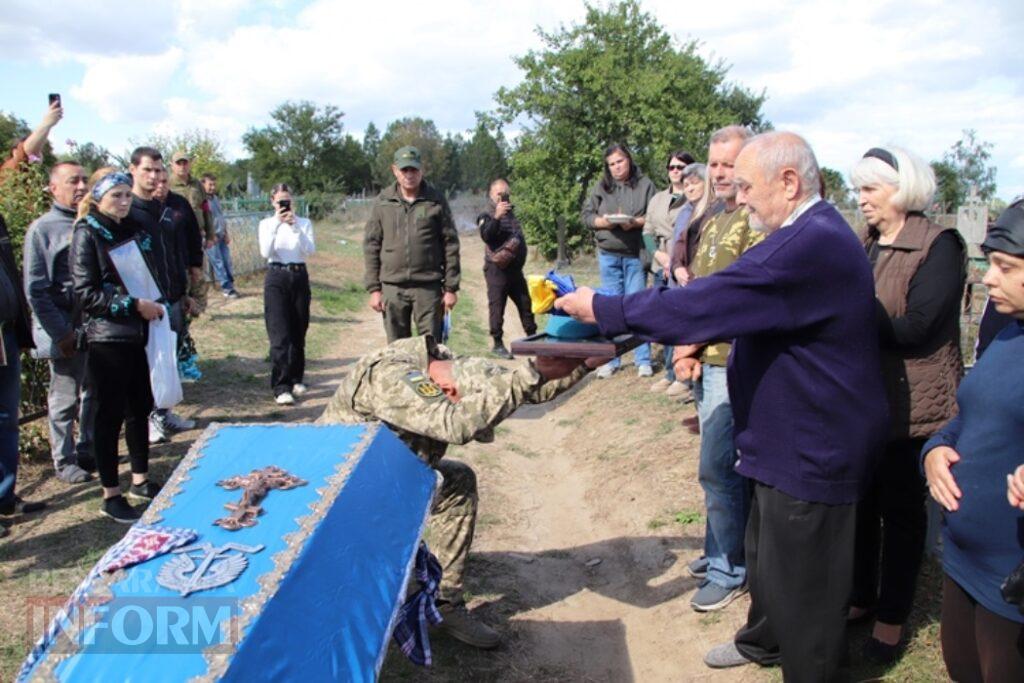 Болград провів в останню путь морського піхотинця Олександра Челахова