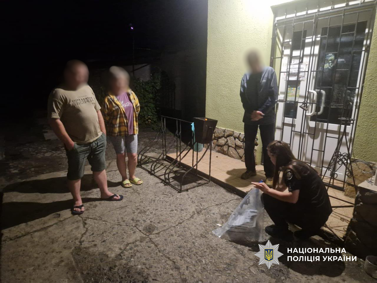 У Кілії озброєний сокирою дебошир штурмував магазин, а потім украв велосипед: справу передано до суду