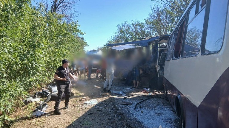 На Одещині зіштовхнулися два автобуси: є постраждалі, рух на трасі обмежено