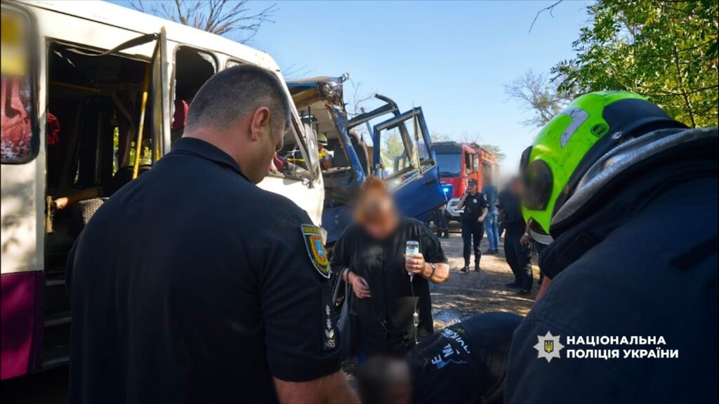 У поліції розповіли подробиці ДТП в Одеському районі, під час якої зіштовхнулися автобуси