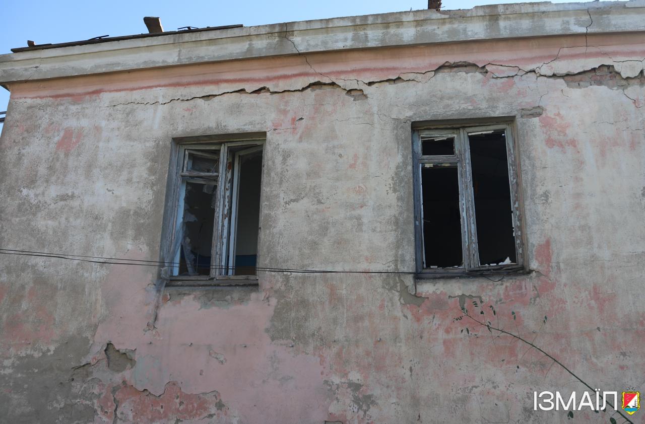 Російські дрони атакували Ізмаїльський район: в місті горіла спортшкола, у Бросці — суха трава