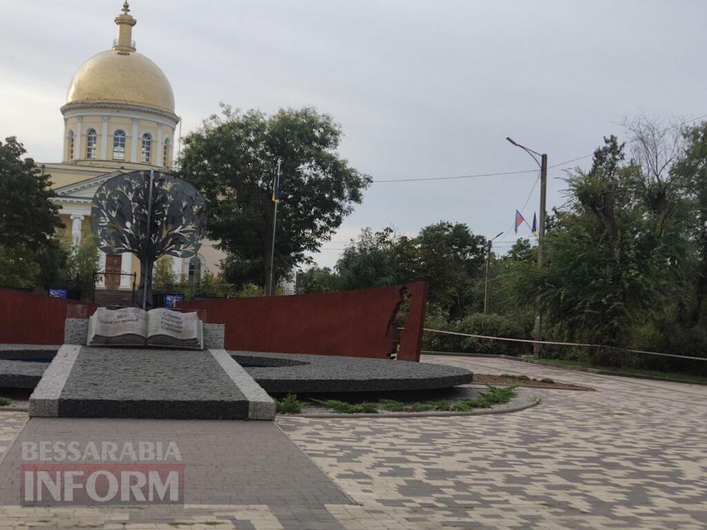 У центрі Болграда впав «шахед»: знесено флагшток, на місці чекають вибухотехніків