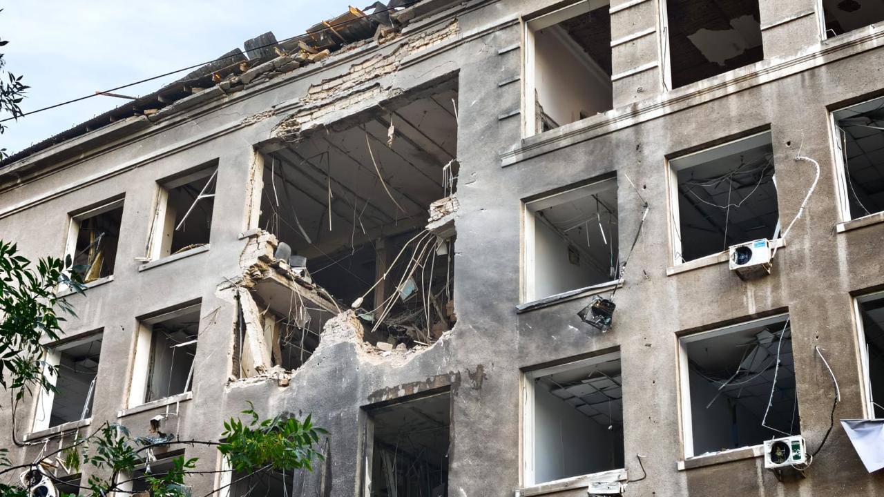 Вночі ворог здійснив масовану комбіновану атаку на Одещину: пошкоджено будинки та АЗС, є постраждалі