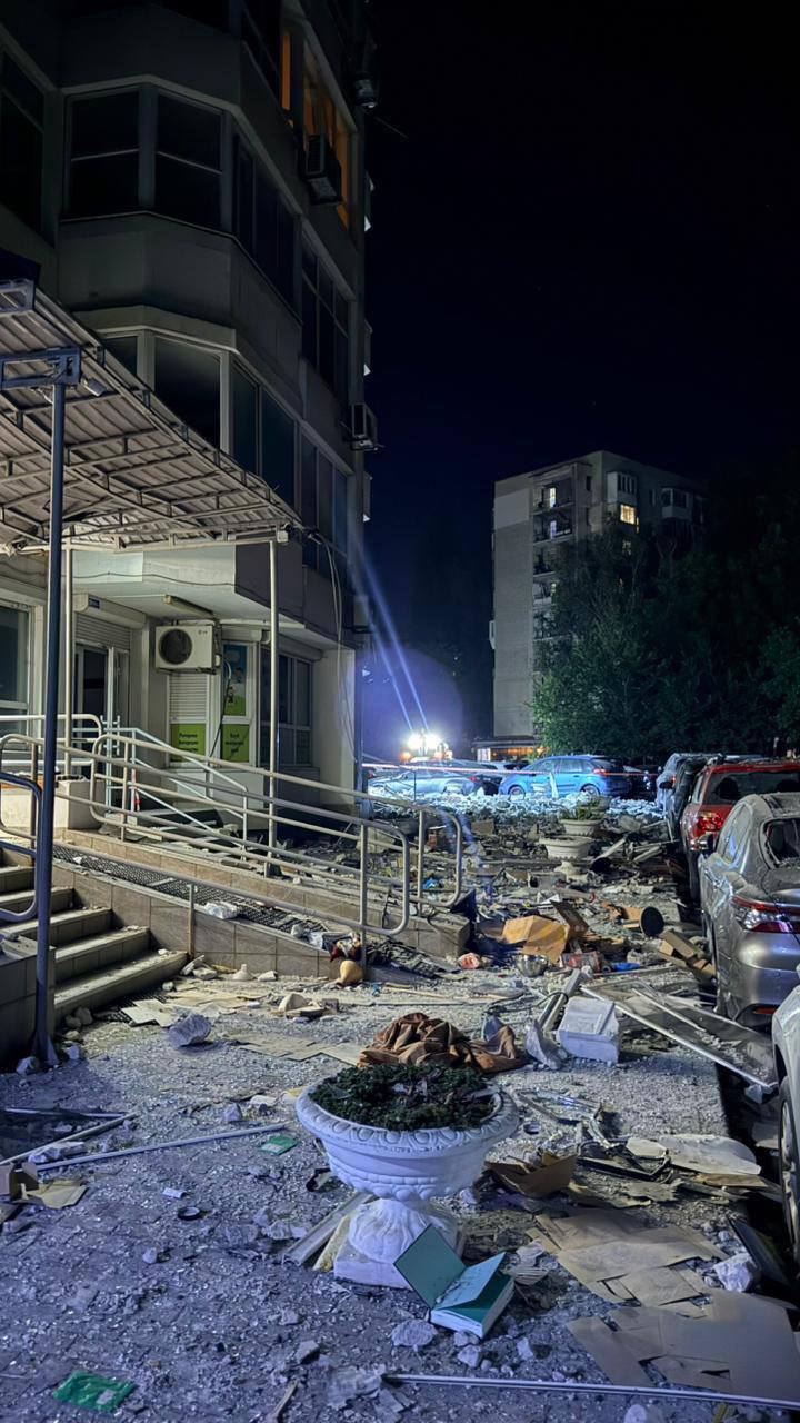 Вночі ворог здійснив масовану комбіновану атаку на Одещину: пошкоджено будинки та АЗС, є постраждалі
