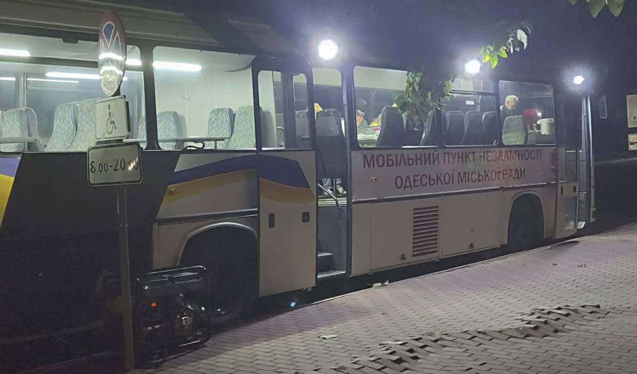 Вночі ворог здійснив масовану комбіновану атаку на Одещину: пошкоджено будинки та АЗС, є постраждалі