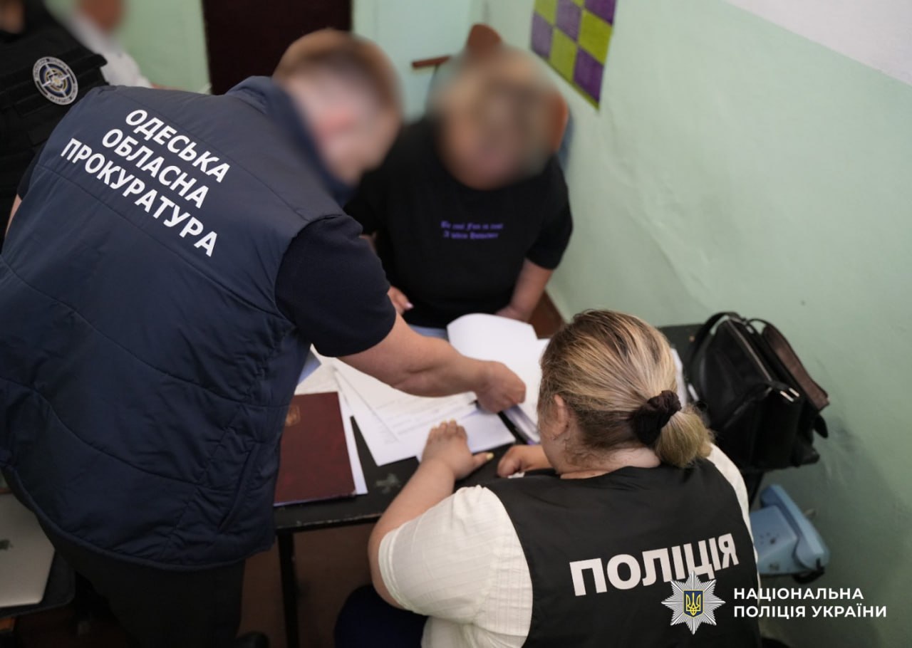 У Білгород-Дністровському районі затримали жінку, що виготовляла дитячу порнографію за участю шестирічного сина
