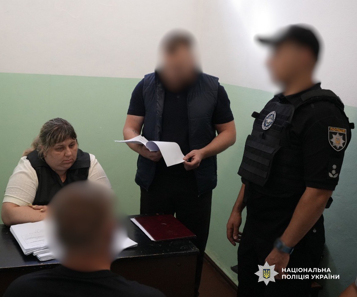 У Білгород-Дністровському районі затримали жінку, що виготовляла дитячу порнографію за участю шестирічного сина