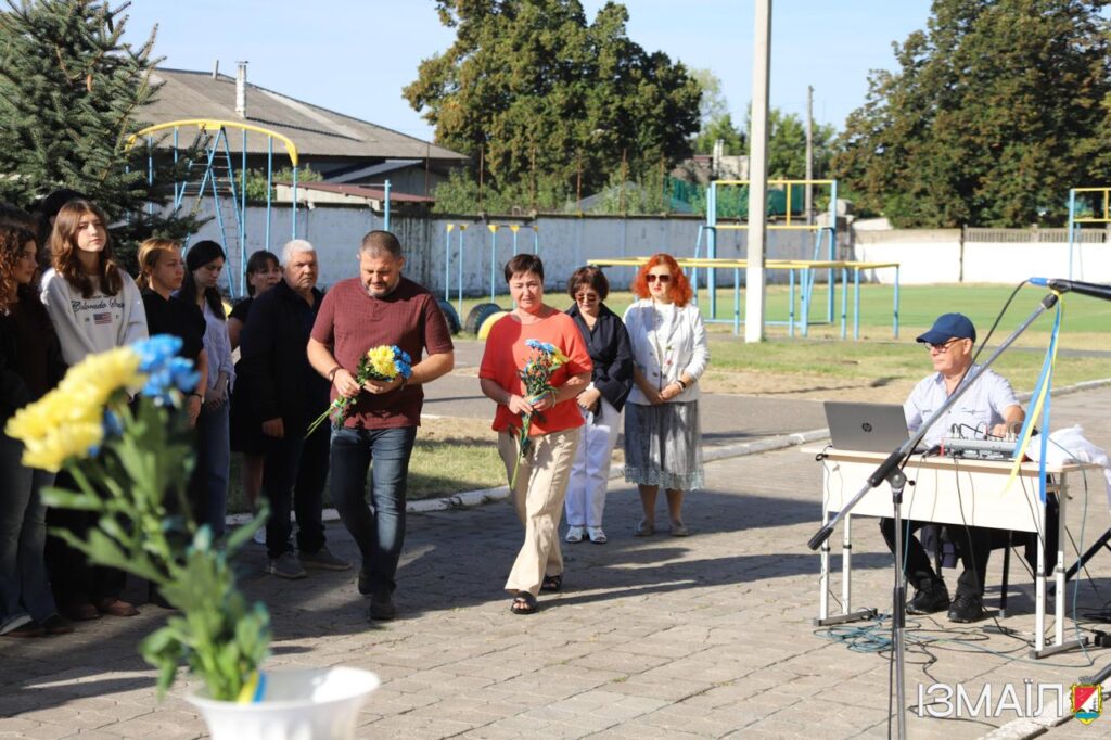 В Ізмаїлі відкрили меморіальну дошку на честь полеглого Захисника Олександра Лавренюка