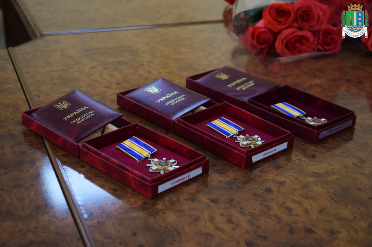 Родинам трьох загиблих на війні Героїв з Ізмаїльщини передали посмертні нагороди