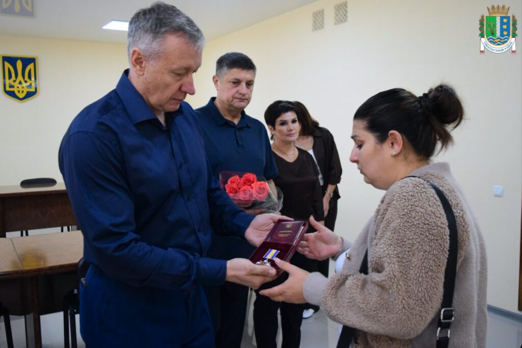 Родинам трьох загиблих на війні Героїв з Ізмаїльщини передали посмертні нагороди