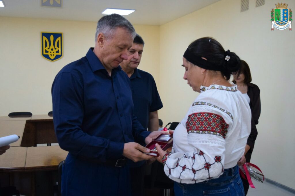 Родинам трьох загиблих на війні Героїв з Ізмаїльщини передали посмертні нагороди
