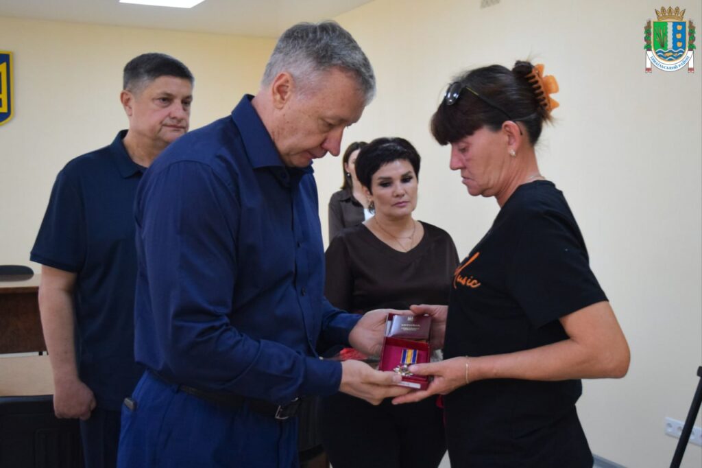 Родинам трьох загиблих на війні Героїв з Ізмаїльщини передали посмертні нагороди