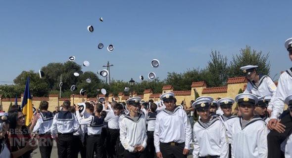 Першокурсники Дунайського інституту та фахового коледжу НУ «ОМА» урочисто склали посвяту в курсанти