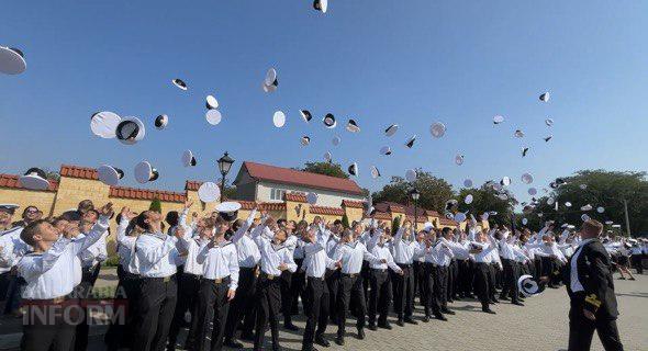 Першокурсники Дунайського інституту та фахового коледжу НУ «ОМА» урочисто склали посвяту в курсанти
