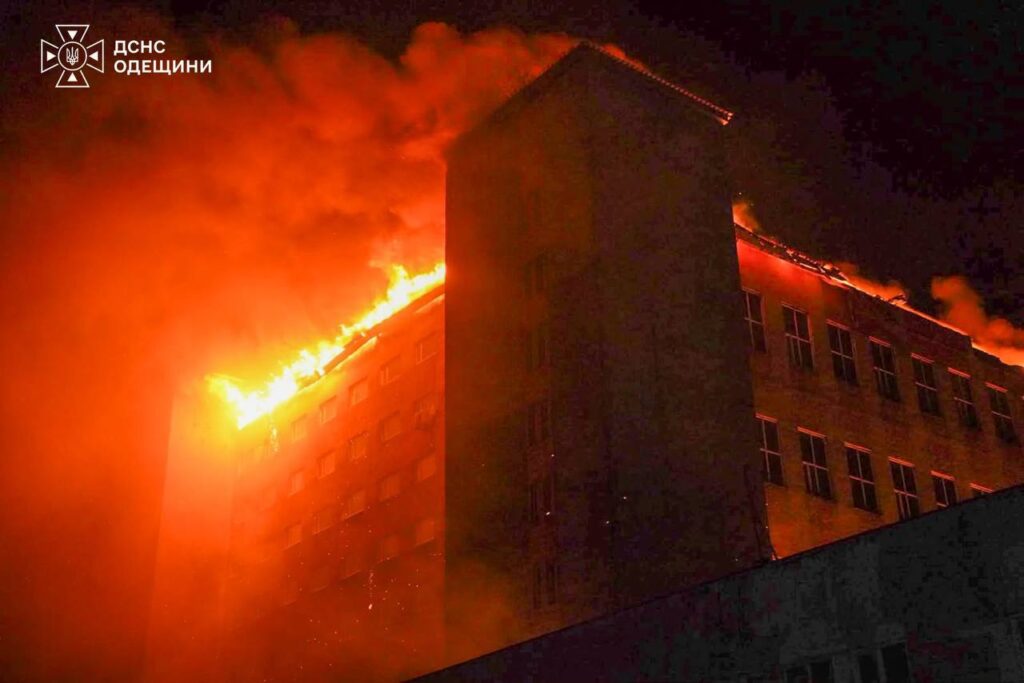 Внаслідок масованої комбінованої атаки на Одещину постраждали двоє людей