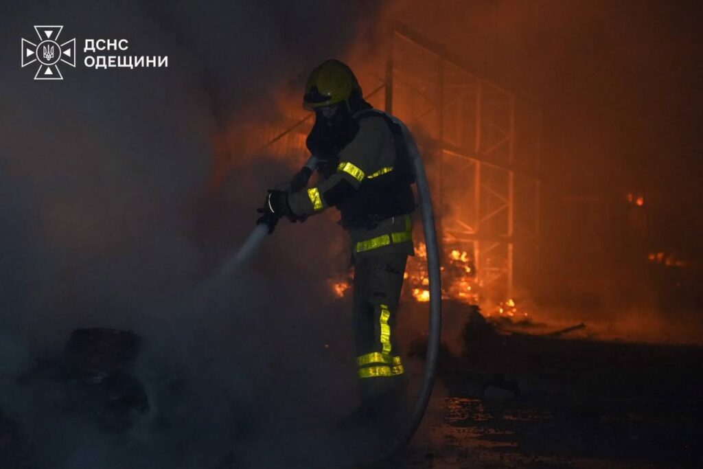 Внаслідок масованої комбінованої атаки на Одещину постраждали двоє людей