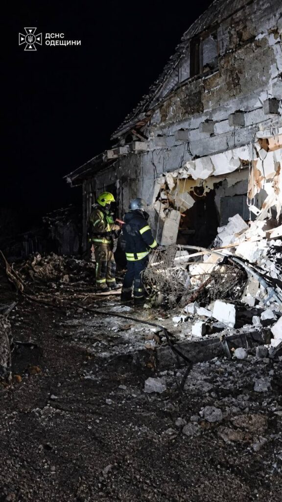 Внаслідок масованої комбінованої атаки на Одещину постраждали двоє людей