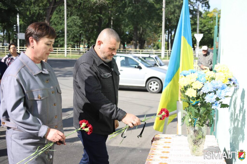 В Ізмаїлі відкрили меморіальну дошку на честь полеглого Героя Романа Ничипуренко