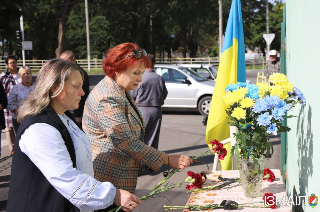 В Ізмаїлі відкрили меморіальну дошку на честь полеглого Героя Романа Ничипуренко