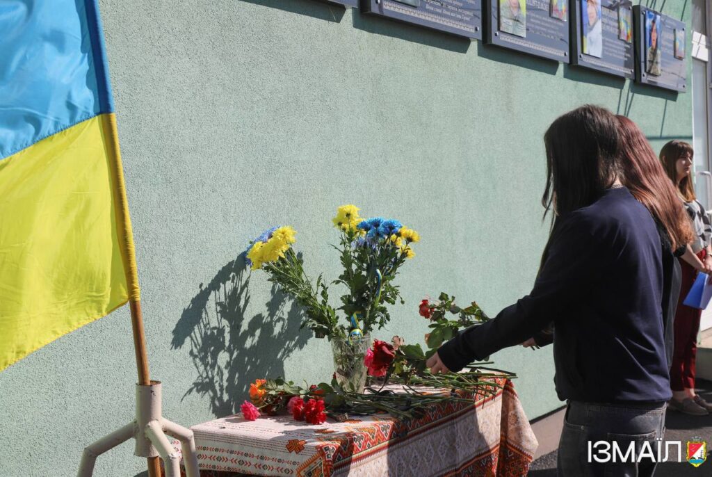 В Ізмаїлі відкрили меморіальну дошку на честь полеглого Героя Романа Ничипуренко