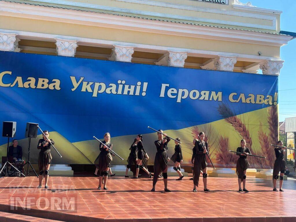 Грація на межі гравітації: в Ізмаїлі відбулося неймовірне шоу повітряних гімнасток