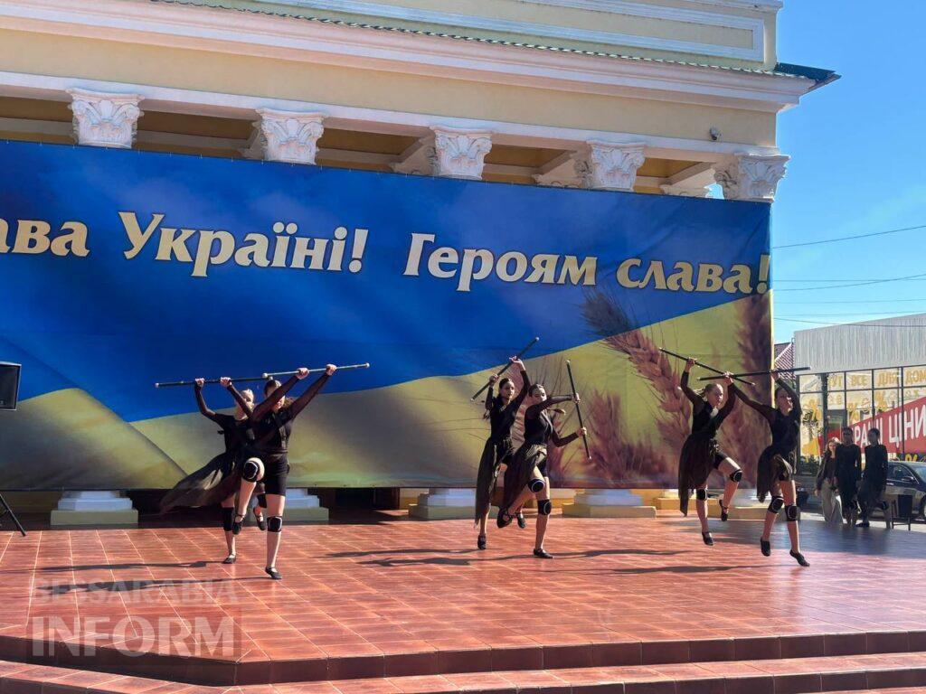 Грація на межі гравітації: в Ізмаїлі відбулося неймовірне шоу повітряних гімнасток
