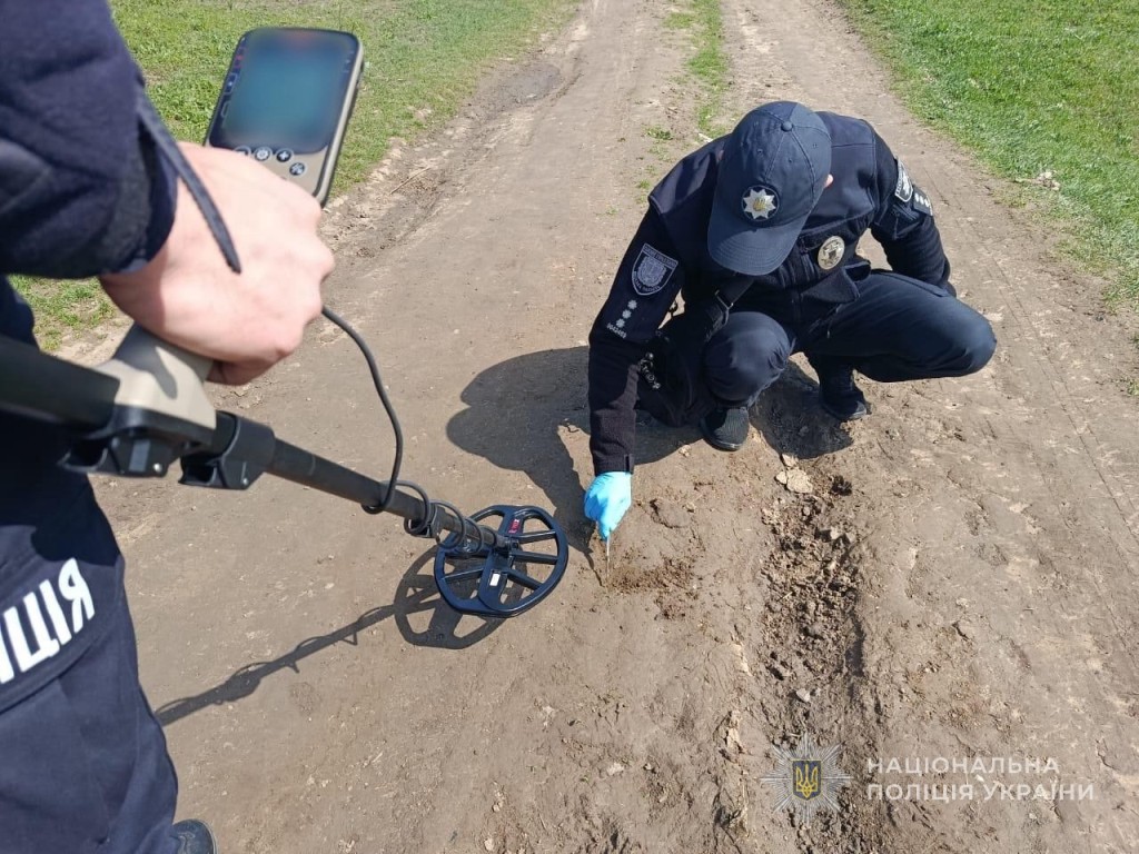В Ізмаїлі судили багатодітного батька, який п’яним стріляв у неповнолітніх та погрожував прострелити ногу малолітньому хлопцю