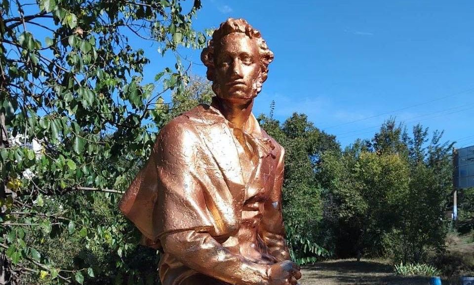 Замість демонтажу у Татарбунарах відреставрували пам’ятник Пушкіну