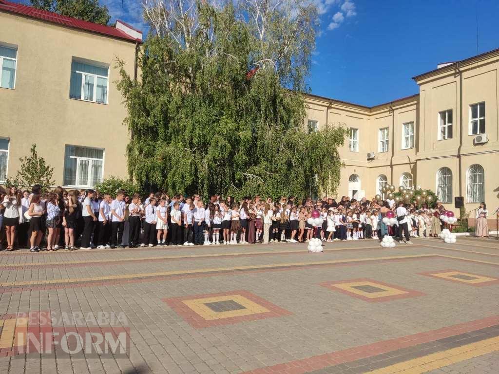 Болградська гімназія ім. Г. С. Раковського урочисто надала старт новому навчальному року