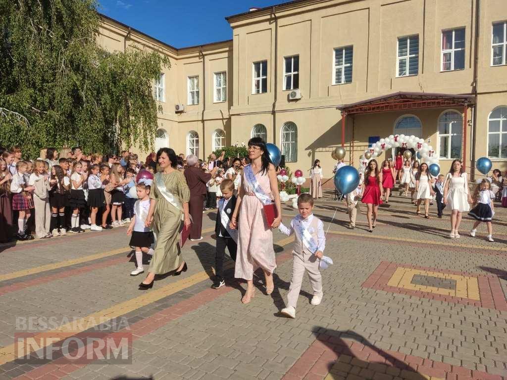 Болградська гімназія ім. Г. С. Раковського урочисто надала старт новому навчальному року