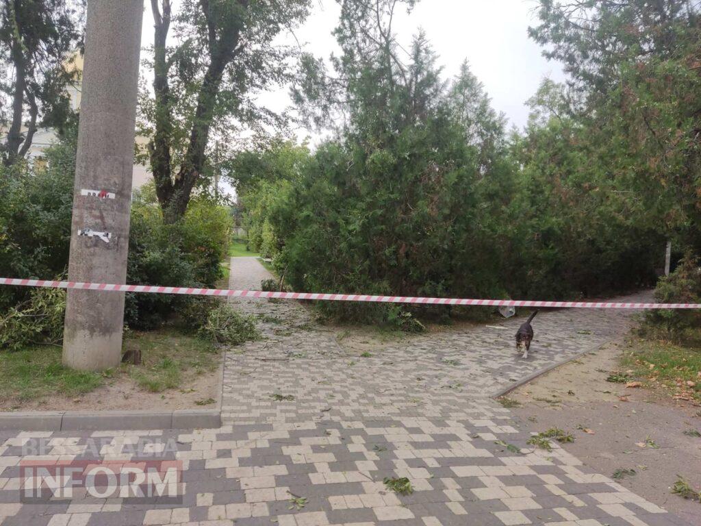 У центрі Болграда впав «шахед»: знесено флагшток, на місці чекають вибухотехніків
