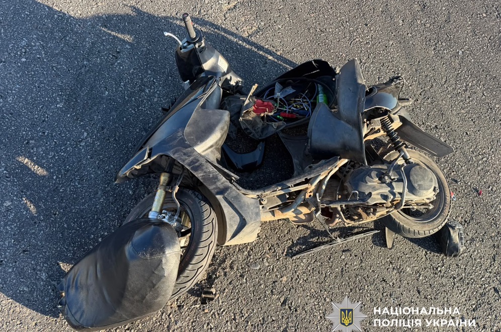 На Одещині 13-річний хлопець на мопеді зіткнувся з автомобілем
