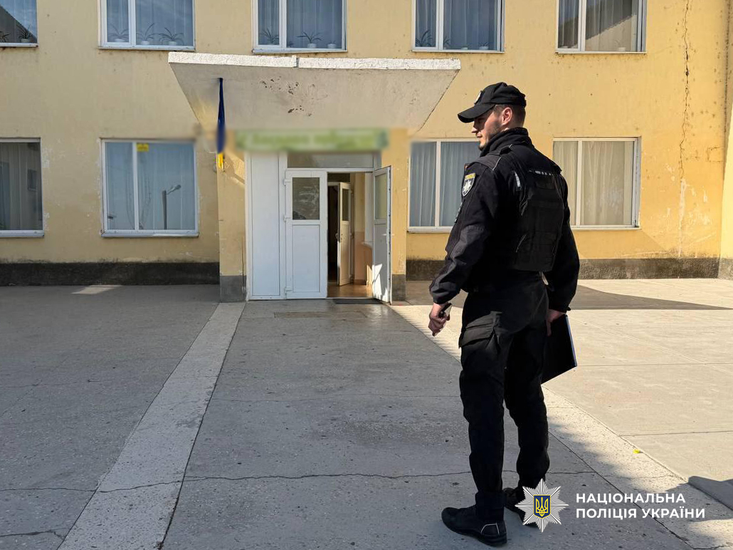 Випускник ліцею Ренійської громади погрожував учню пістолетом заради хайпу в соцмережах