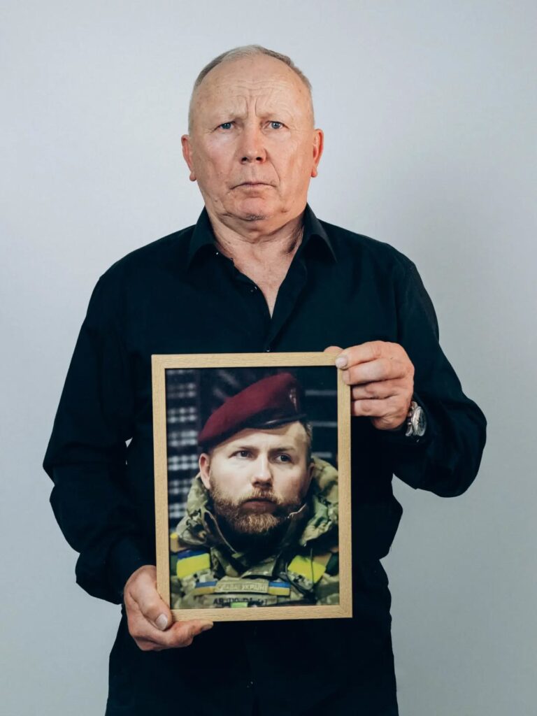 Історії 15 Героїв з Кілії стануть основою фотовиставки: завершено перші зйомки меморіального проєкту “Імена, які живуть”