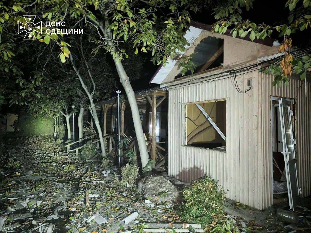 росіяни вночі атакували бази відпочинку та знищили кафе на півдні Одещини. Оновлено