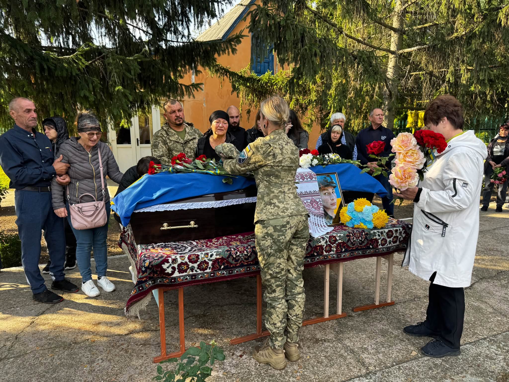 Саф’янівська громада провела в останню путь 21-річного Героя Євгена Мінженера з позивним «Андатра»