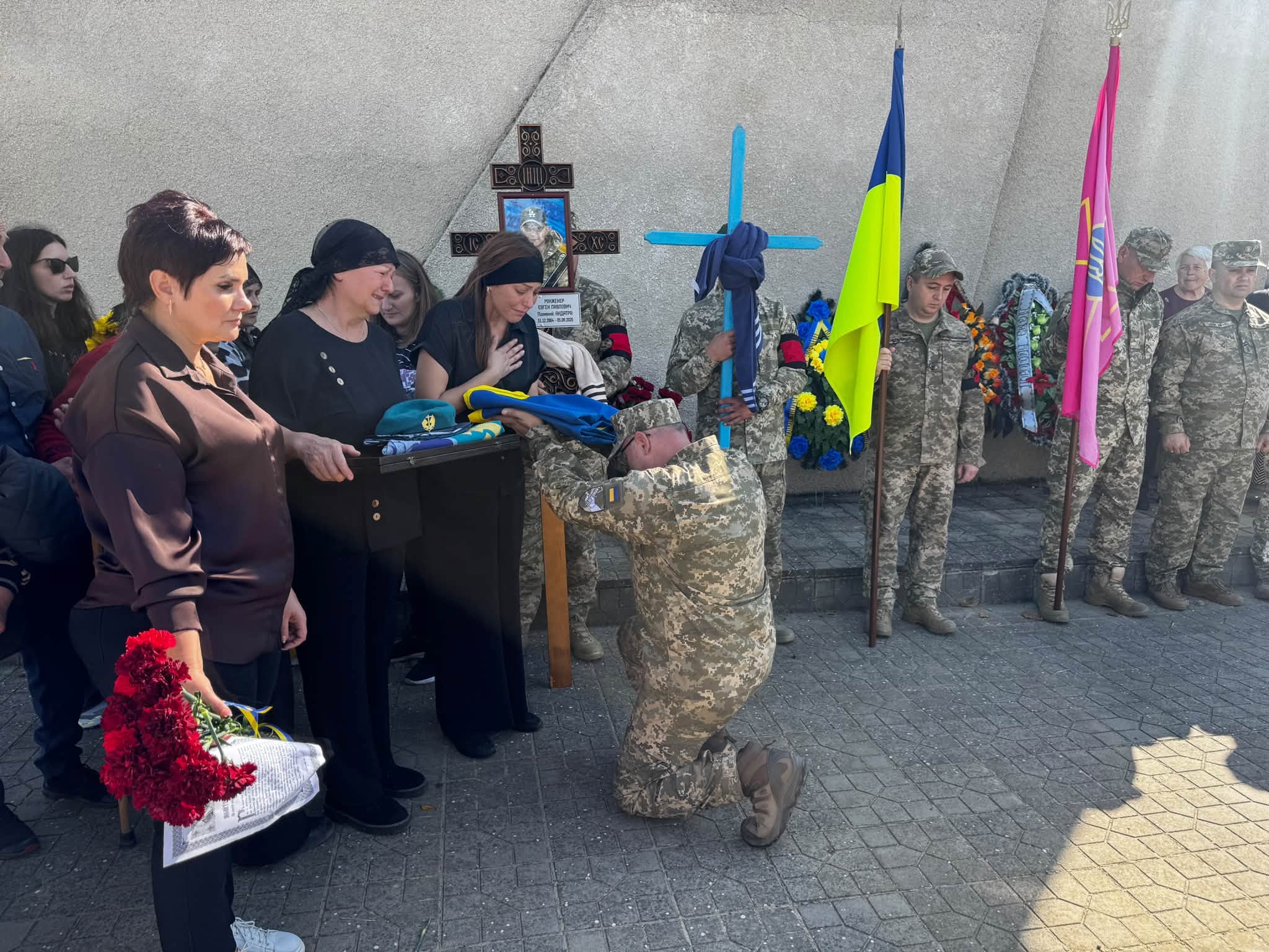 Саф’янівська громада провела в останню путь 21-річного Героя Євгена Мінженера з позивним «Андатра»