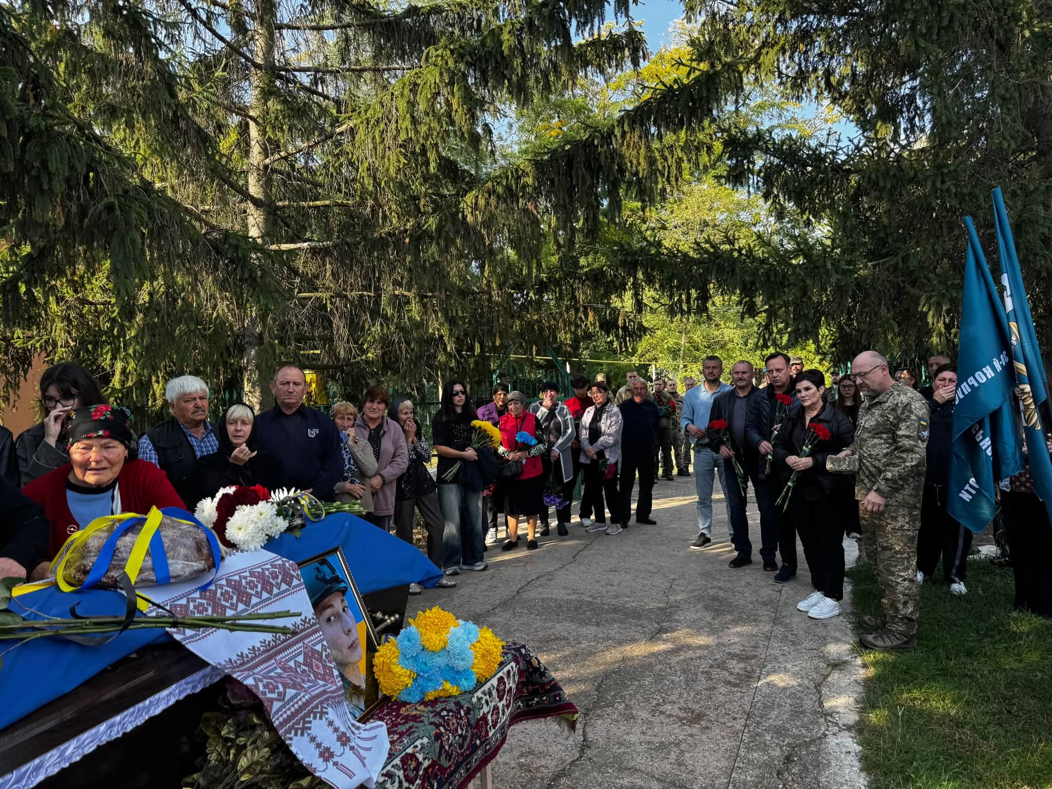 Саф’янівська громада провела в останню путь 21-річного Героя Євгена Мінженера з позивним «Андатра»