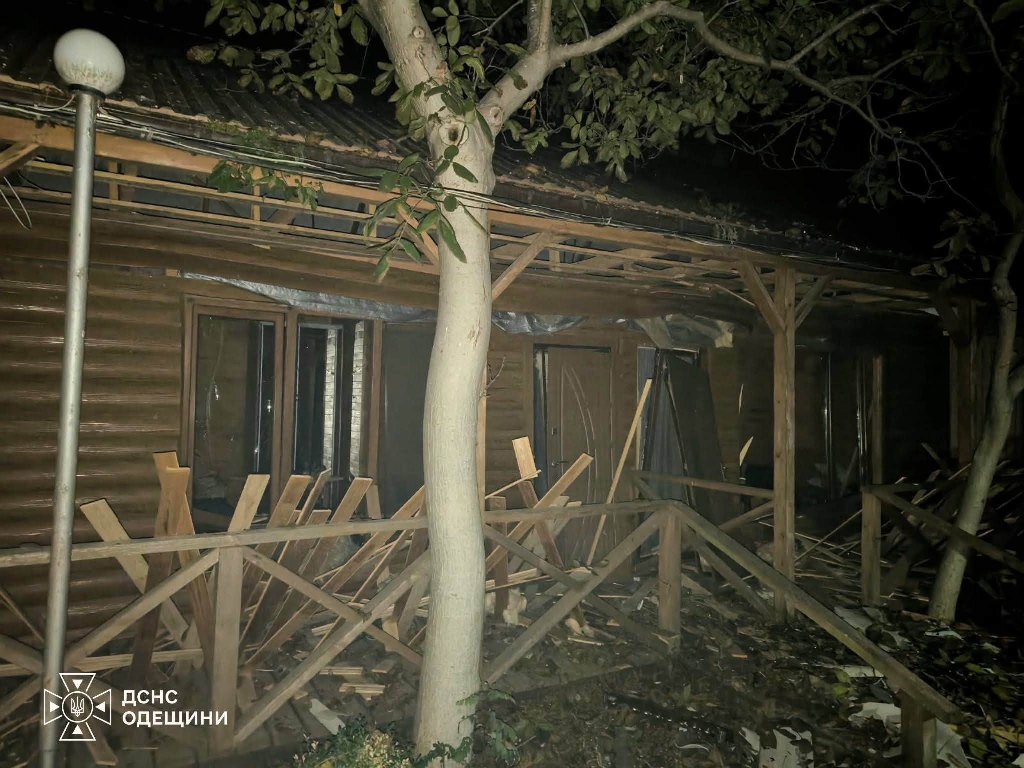 росіяни вночі атакували бази відпочинку та знищили кафе на півдні Одещини. Оновлено