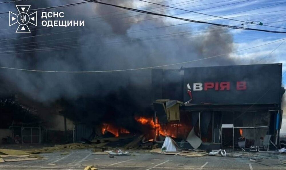 Рятувальники показали, як після “прильоту” у Маяках виглядає зсередини “Таврія”