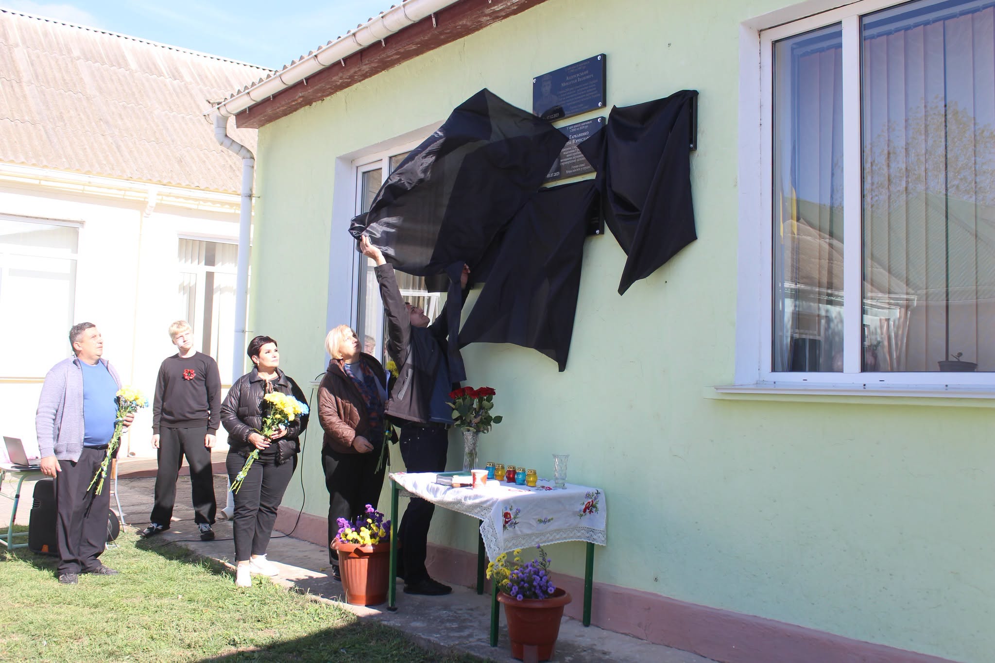 У гімназії Саф’янівської громади відкрили меморіальні дошки полеглим Захисникам України