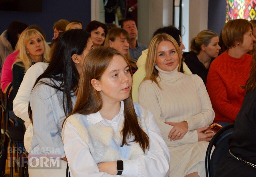 Від рутини в таксі до справжнього мистецтва: як аккерманка Яніна Романушко перетворює клаптики тканини на шедеври